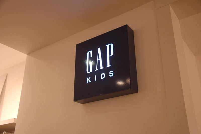 Закончено рекламное оформления бутика GAP в торговом центре Весна